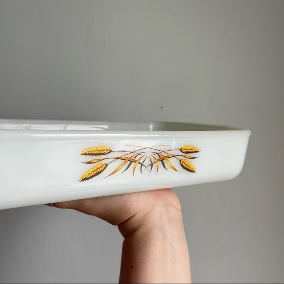 Vintage Fire King Anchor Hocking 9 Inch Casserole Dish - Picture 2 of 4